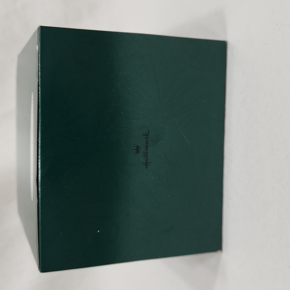 Hallmark Holiday Barbie Ornament 1988 - Picture 2 of 3